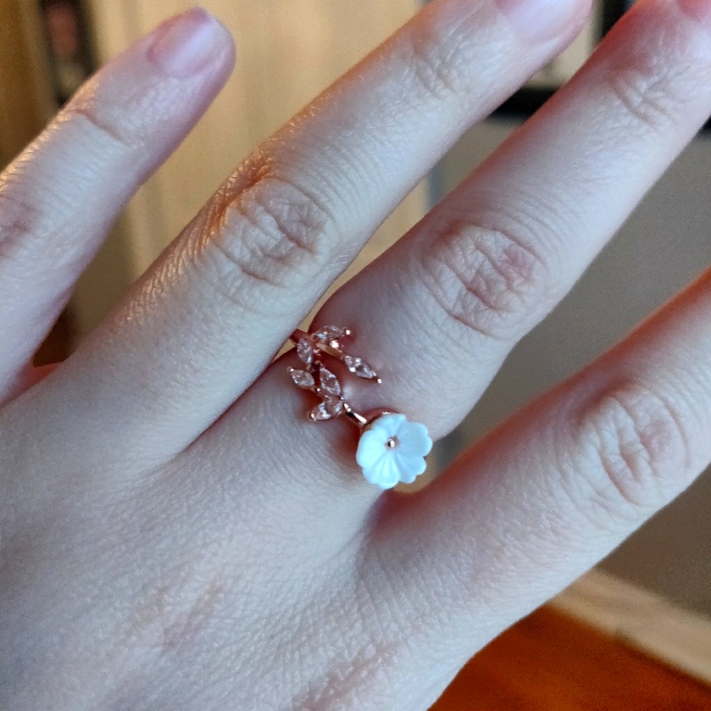 Rose gold floral ring